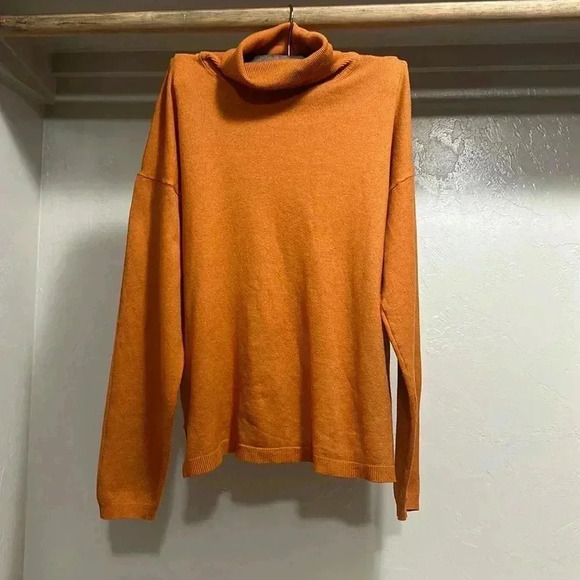 Sweater - Picture 2 of 5